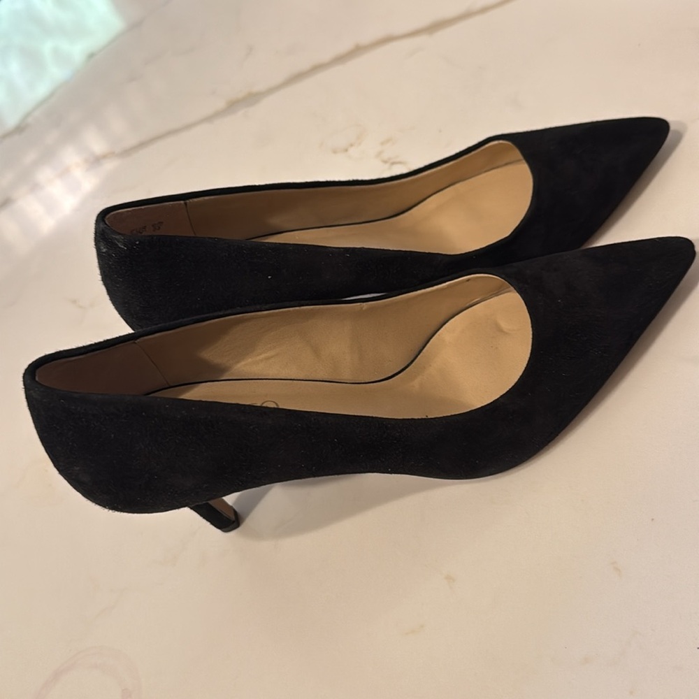 Franco Sarto Black Pointed Toe Suede Pumps NWOT